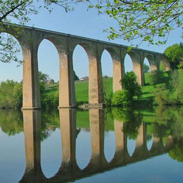 Hotel Du Viaduc Le Vigeant Eksteriør billede